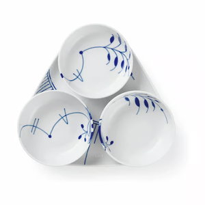 Køb Blå Mega Riflet Serveringssæt - 4 dele fra Royal Copenhagen B 24,31 cm - Porcelæn - Hvid/blå | Imerco
